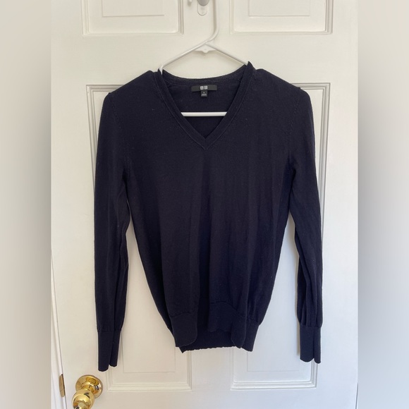 Navy Uniqlo sweater - Picture 1 of 1